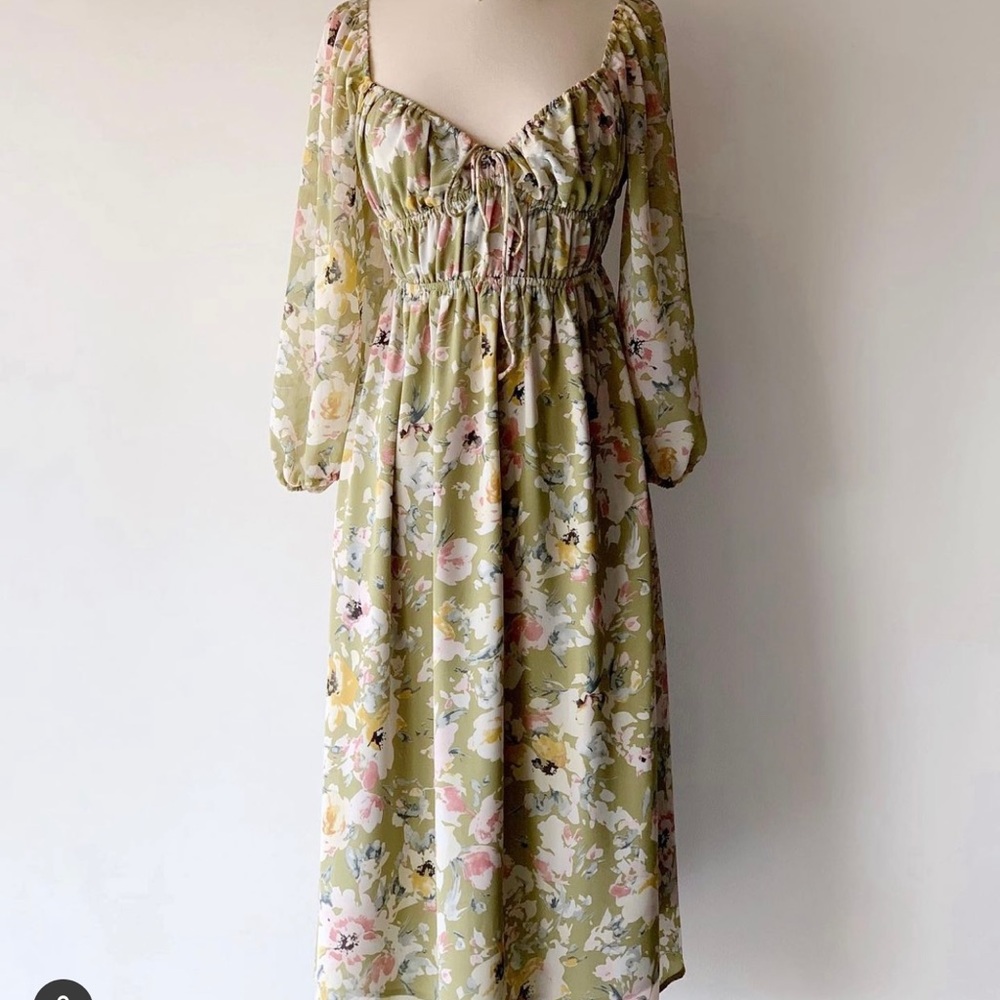 Floral midi dress with puff sleeve